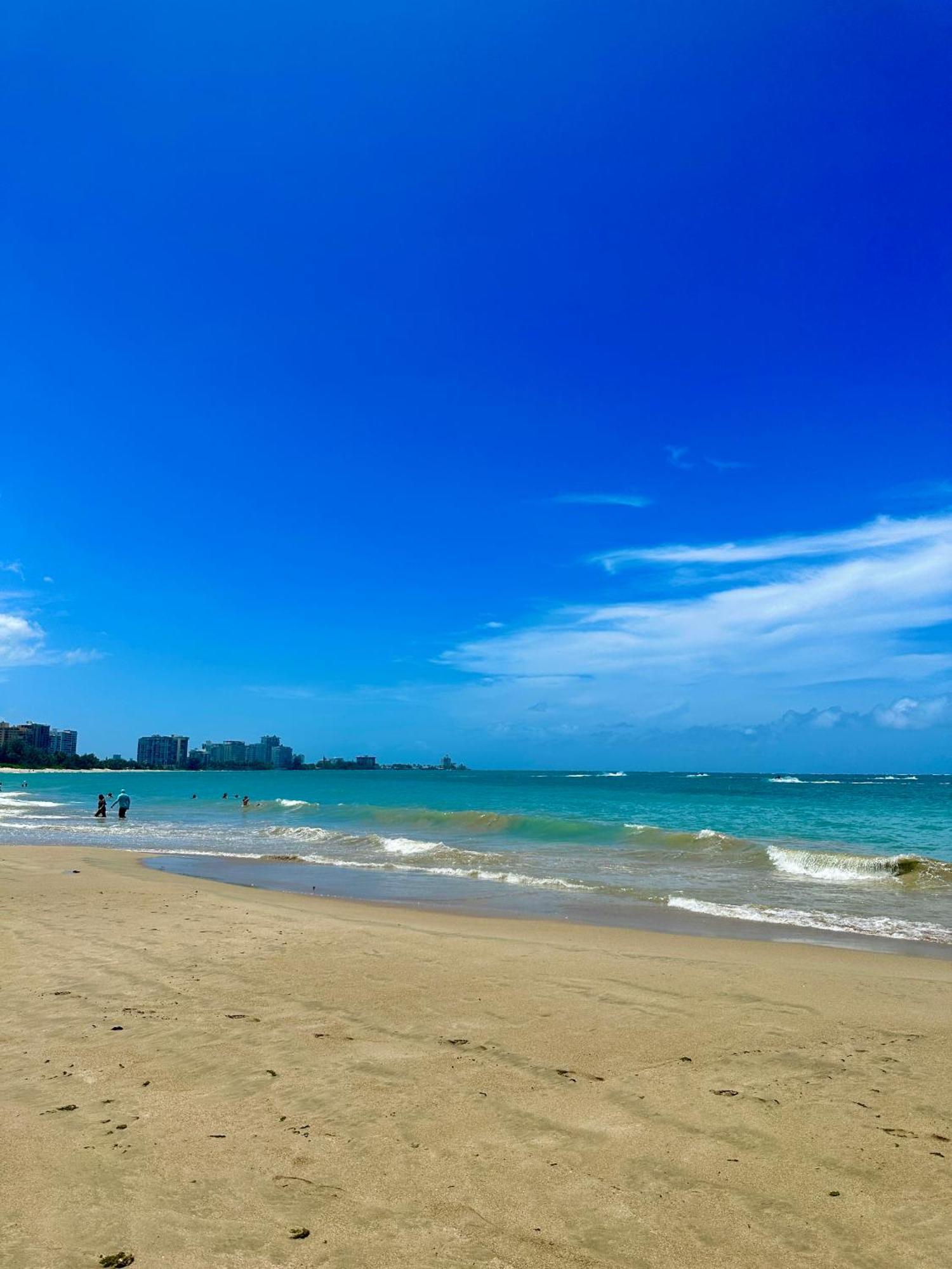 Isla Verde Modern Apartment With Pool San Juan Eksteriør bilde